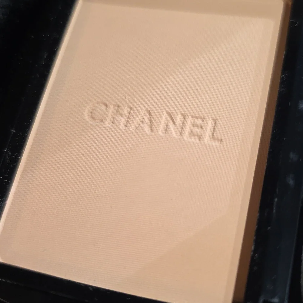 NEW~ CHANEL ULTRA LE TEINT Ultrawear All-Day Comfort Flawless Finish Compact B20
